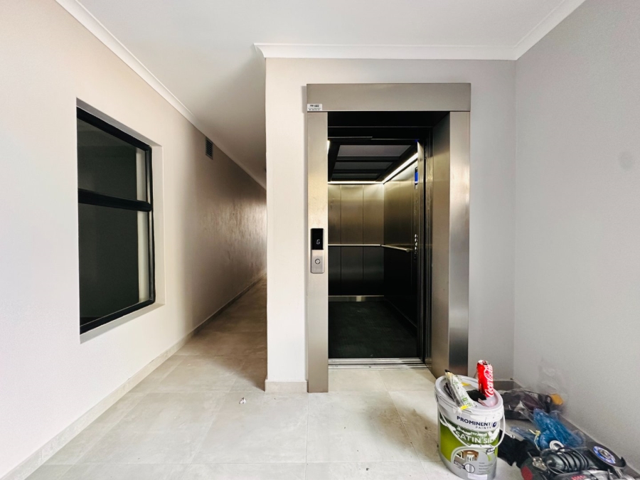 1 Bedroom Property for Sale in Table View Western Cape